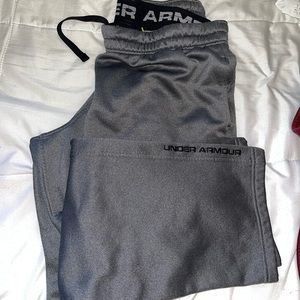 Gray, used under armour men sweats size XL